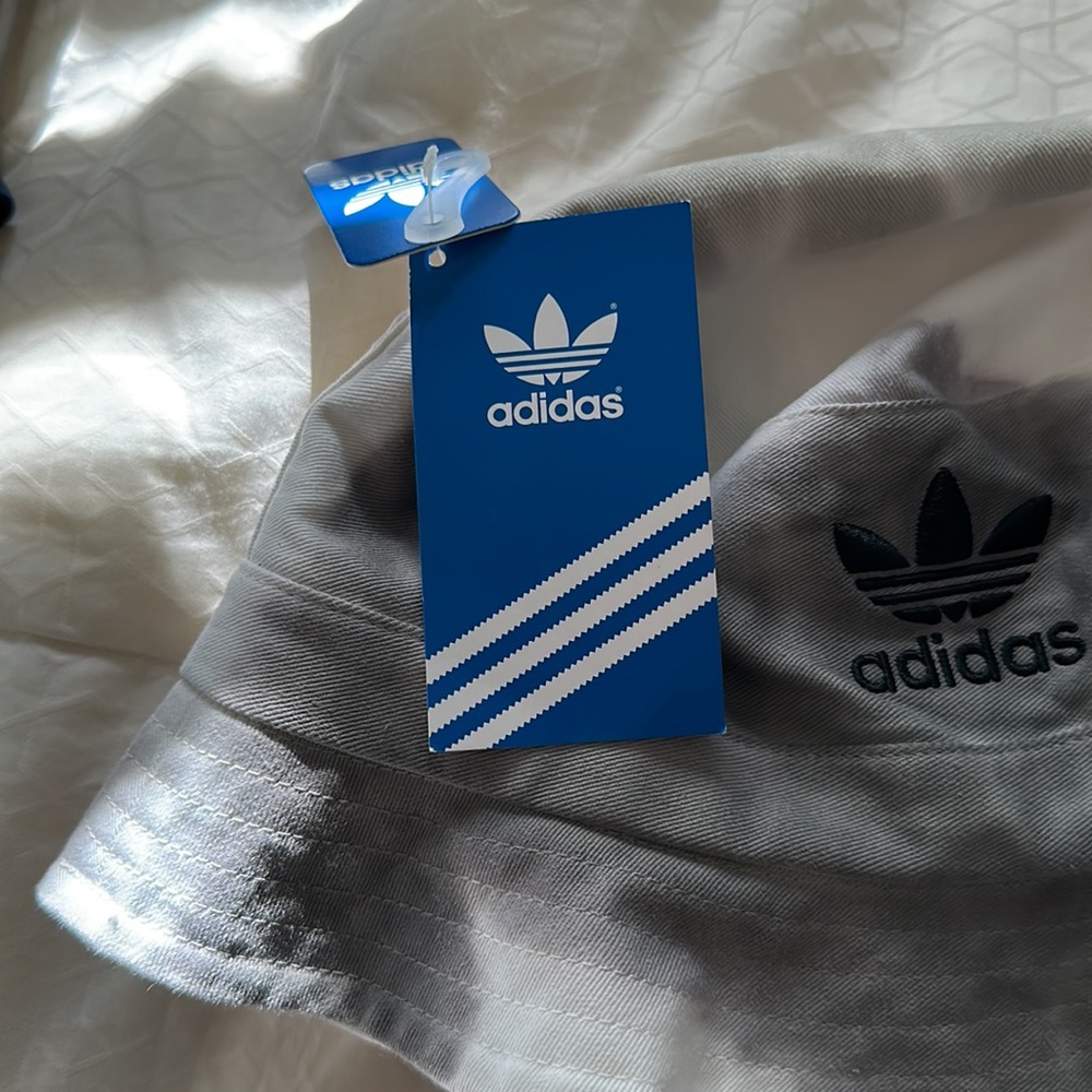 Adidas Bucket hat - Picture 2 of 4